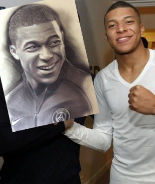 portrait dessin au fusain mbappe par Boris Lamy magicien caricaturiste